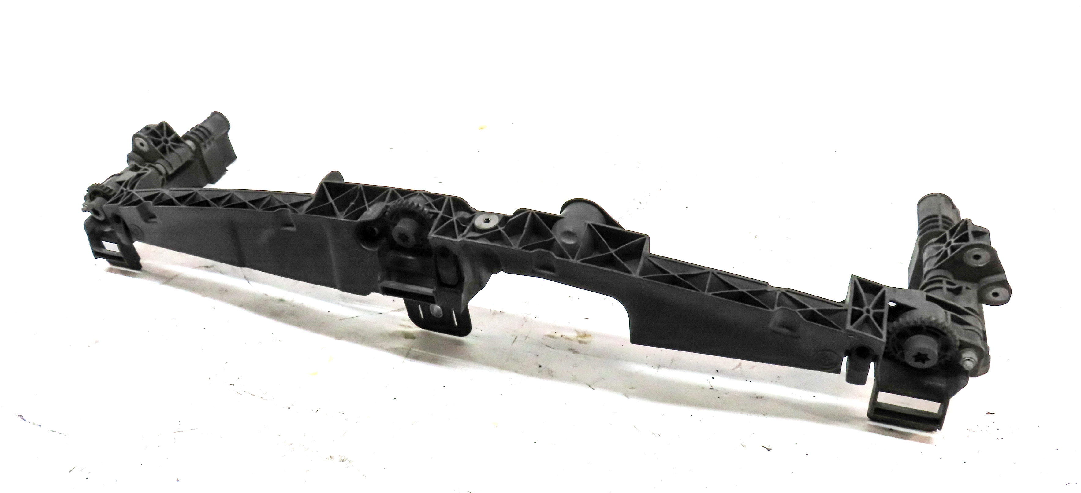 2016 MERCEDES E350 (W212) FRONT UPPER MAIN GRILLE SUPPORT MOUNT BRACKET — exact item pictured